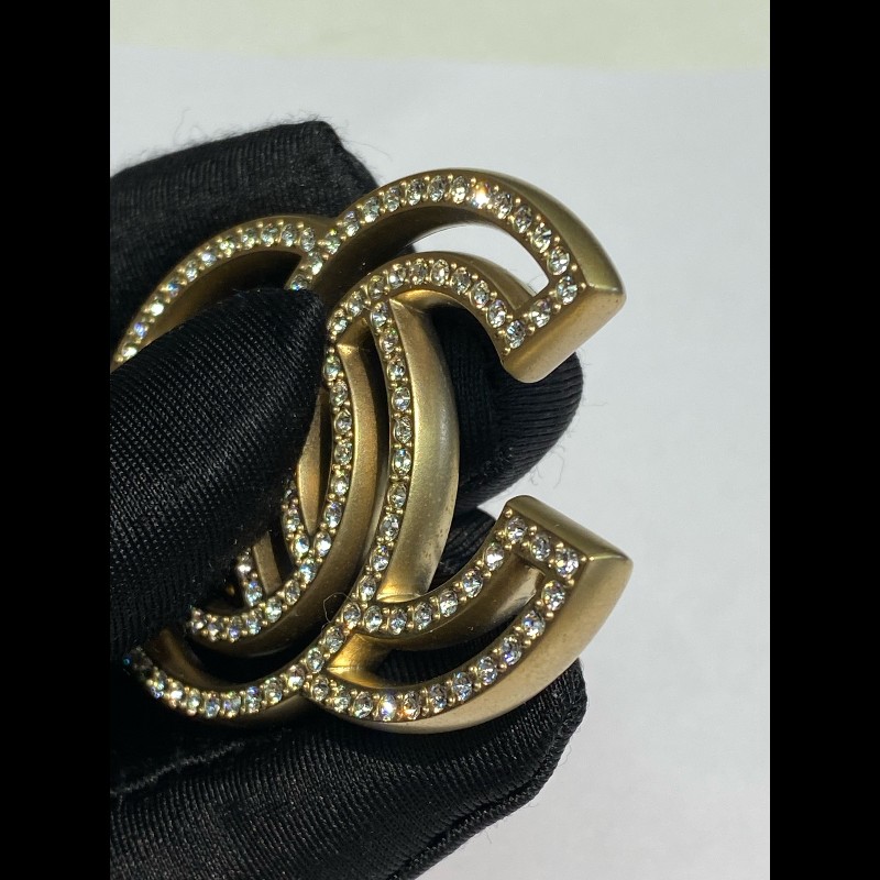 CHANEL 大雙c鏤空水鑽胸針-8
