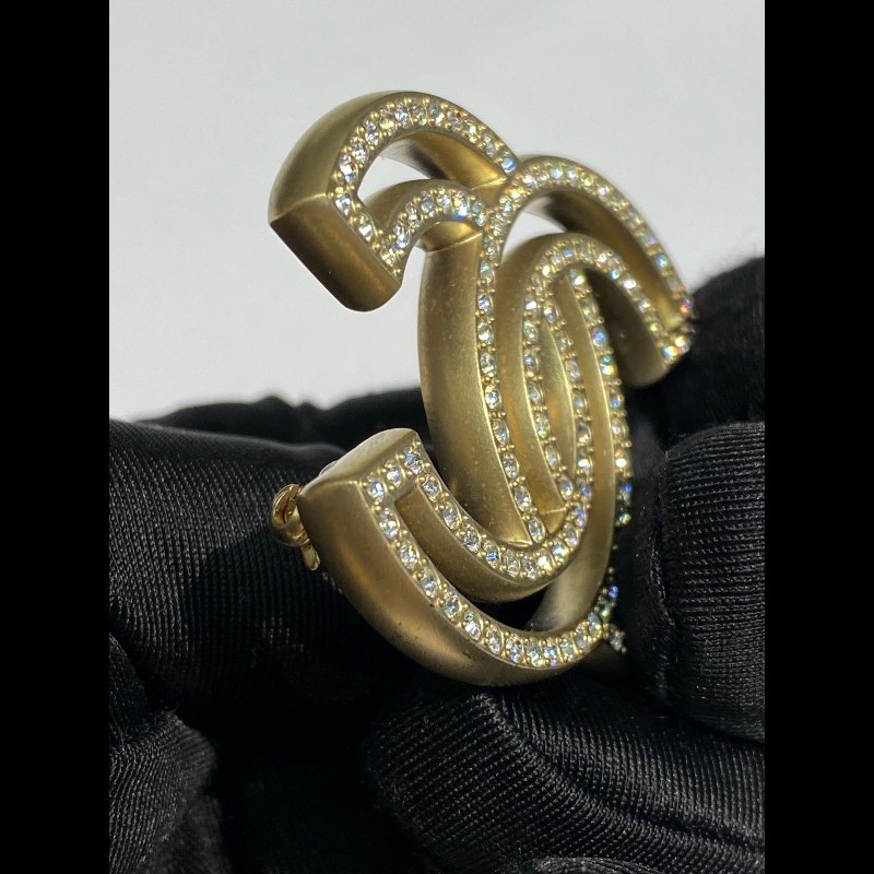CHANEL 大雙c鏤空水鑽胸針-9