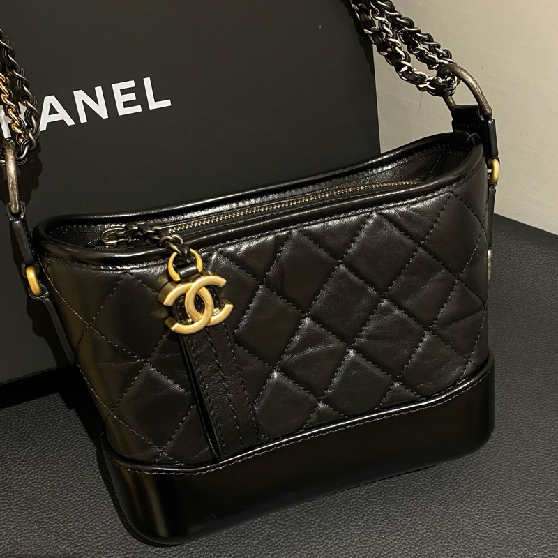 Chanel 香奈兒 Gabrielle 復古小牛皮 流浪包 黑色小號-1