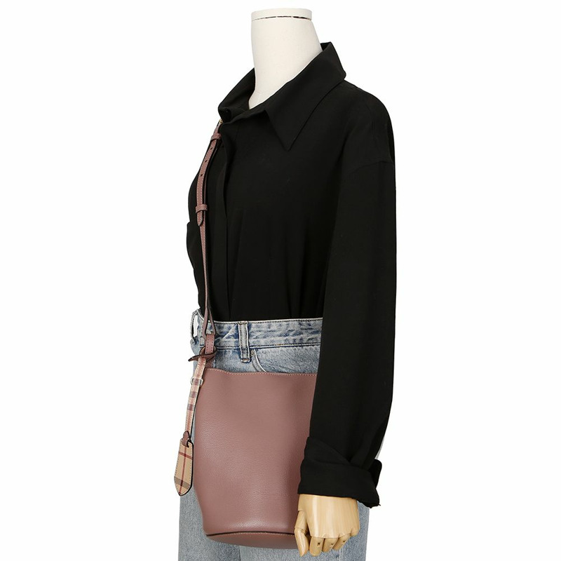 BURBERRY 4057152 Ron 水桶斜背包-11