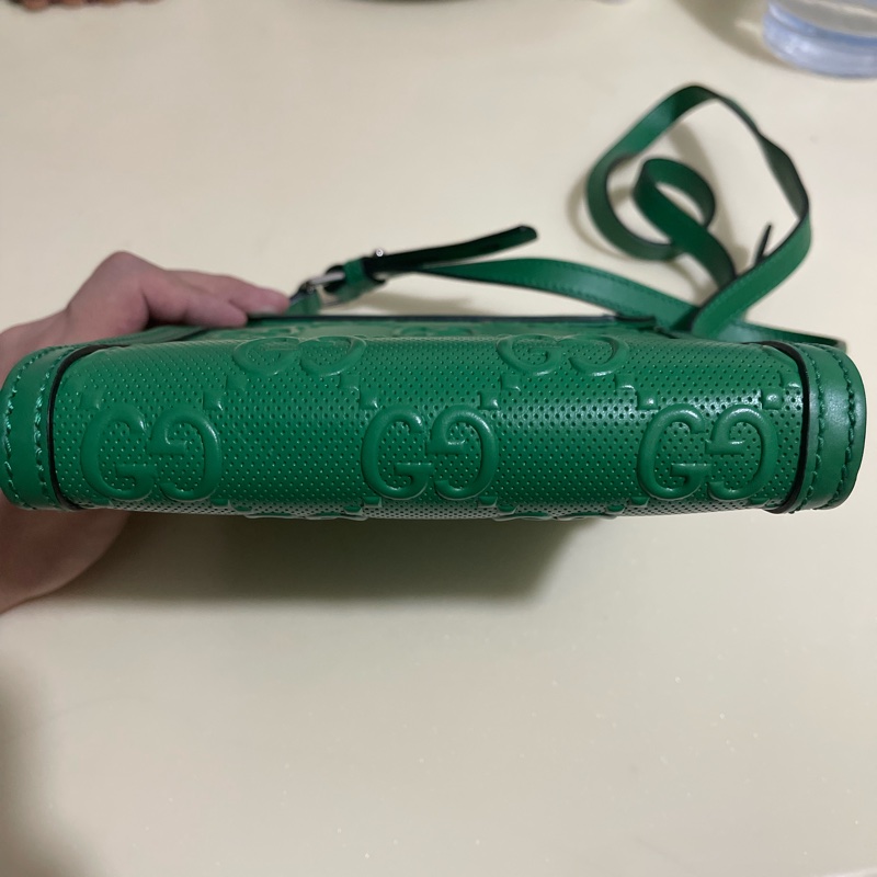 Gucci 625782 1W3AN GG壓印郵差手提袋-9