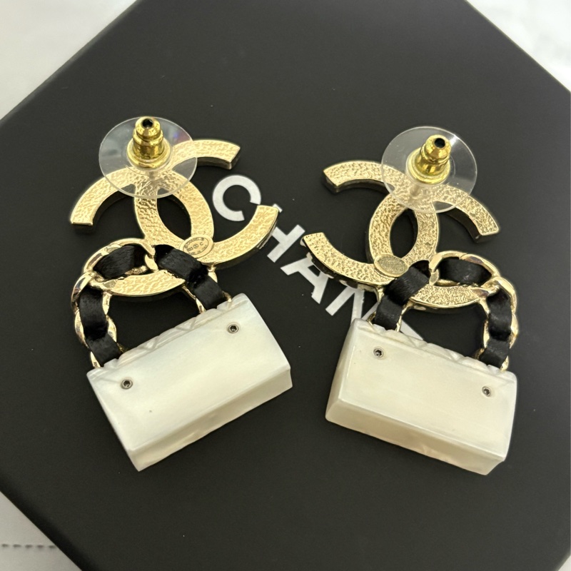 CHANEL 秀款包包耳環-7