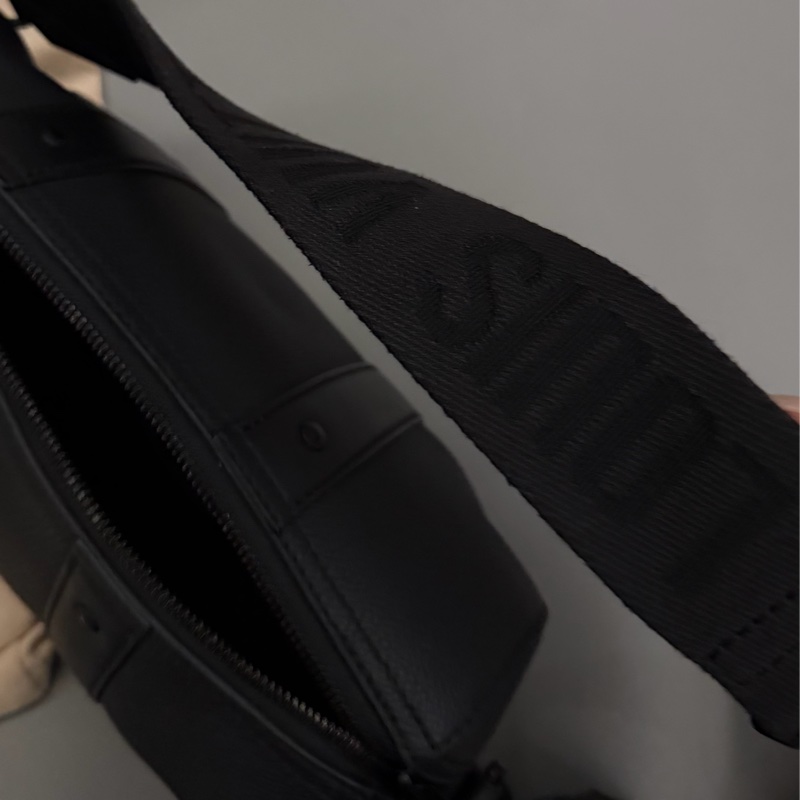 🉑議價✨LV男款黑色斜背包-1