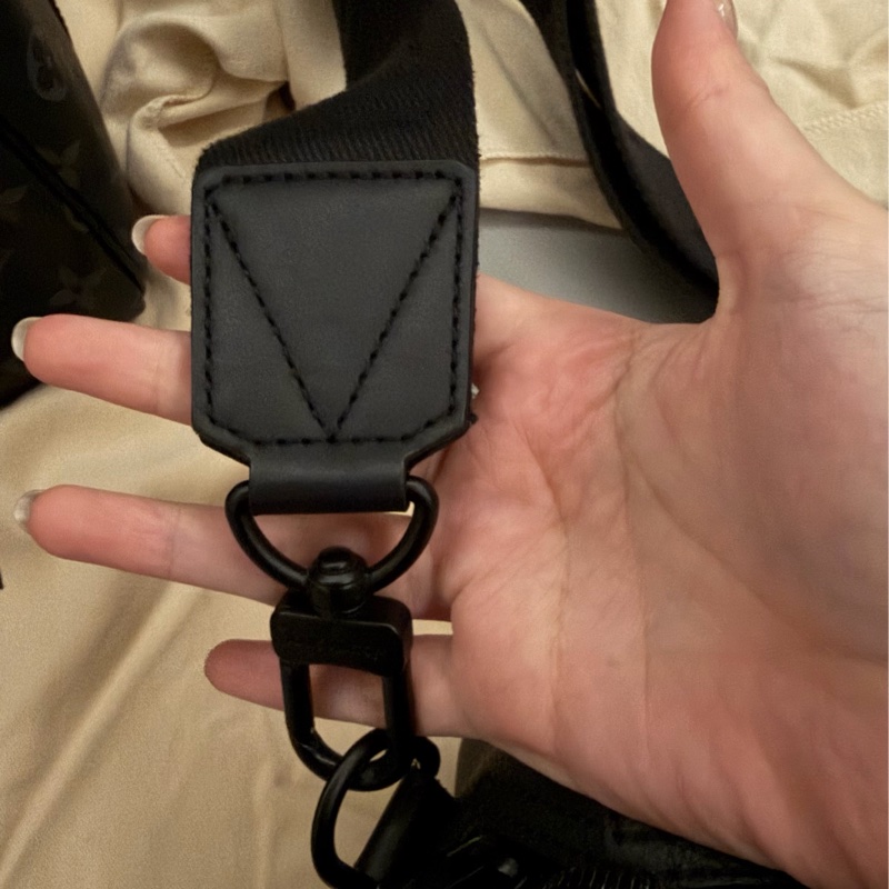 🉑議價✨LV男款黑色斜背包-2