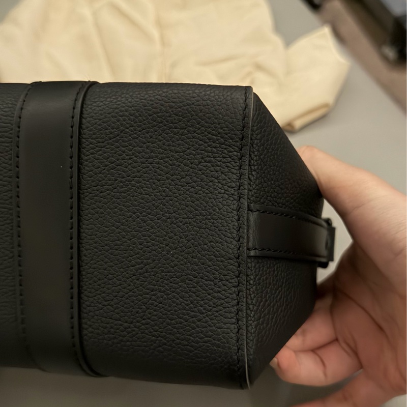 🉑議價✨LV男款黑色斜背包-6