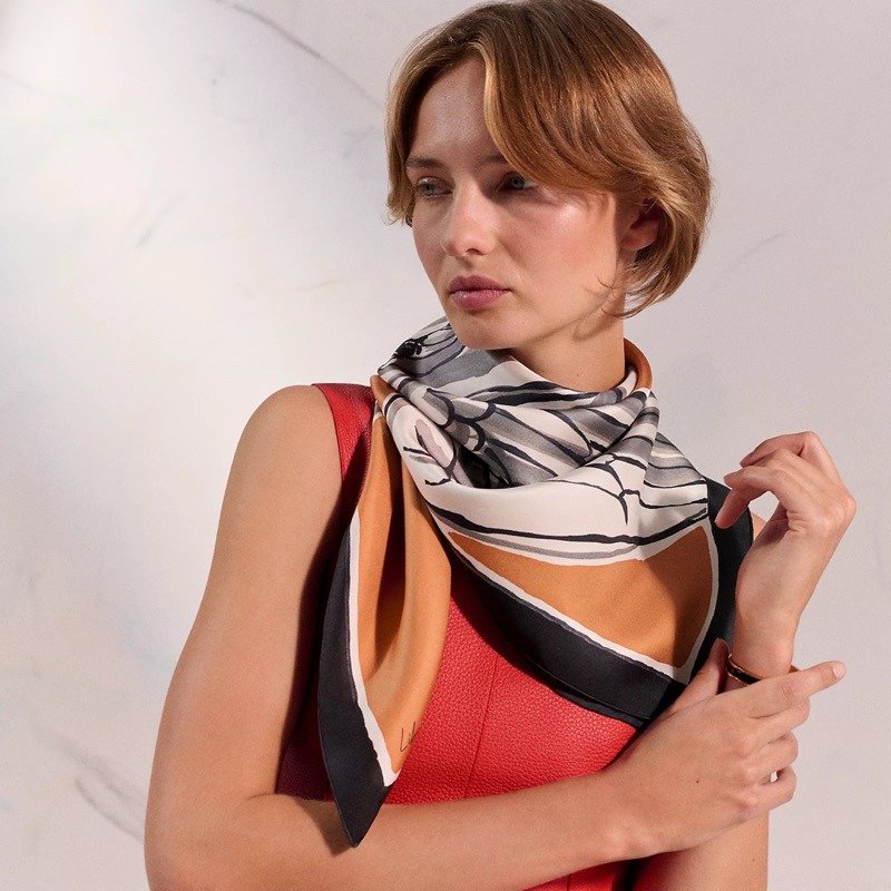 💕Hermes 愛馬仕 Libre Comme Pegase 新款飛馬絲巾/橘色款/全新美品-1