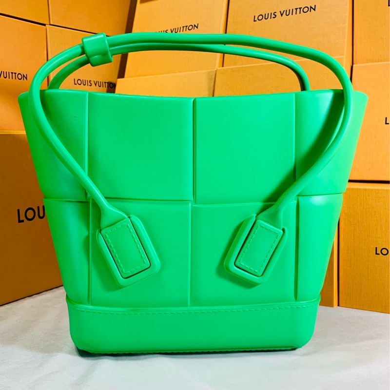 ‼️全台最甜 Bottega Veneta 菜籃子 BV 大編織橡膠包 手提包-1