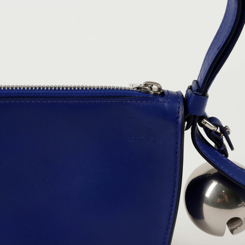 【包稅】BURBERRY 盾形鈴鐺吊飾單肩包 8078857-4