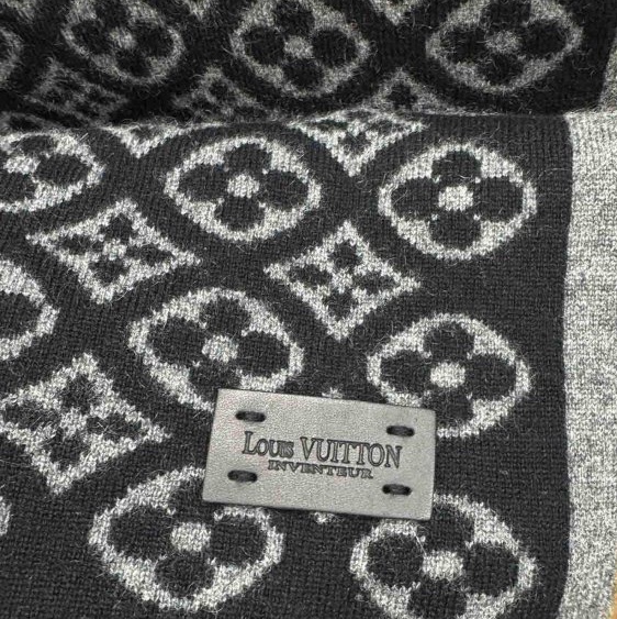 LV雙面雙色老花圖騰圍巾-3