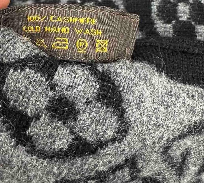 LV雙面雙色老花圖騰圍巾-5