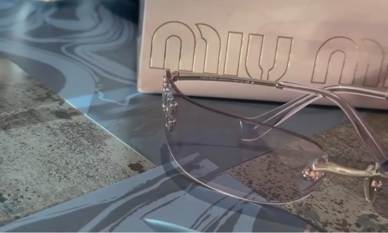 miumiu墨鏡-2
