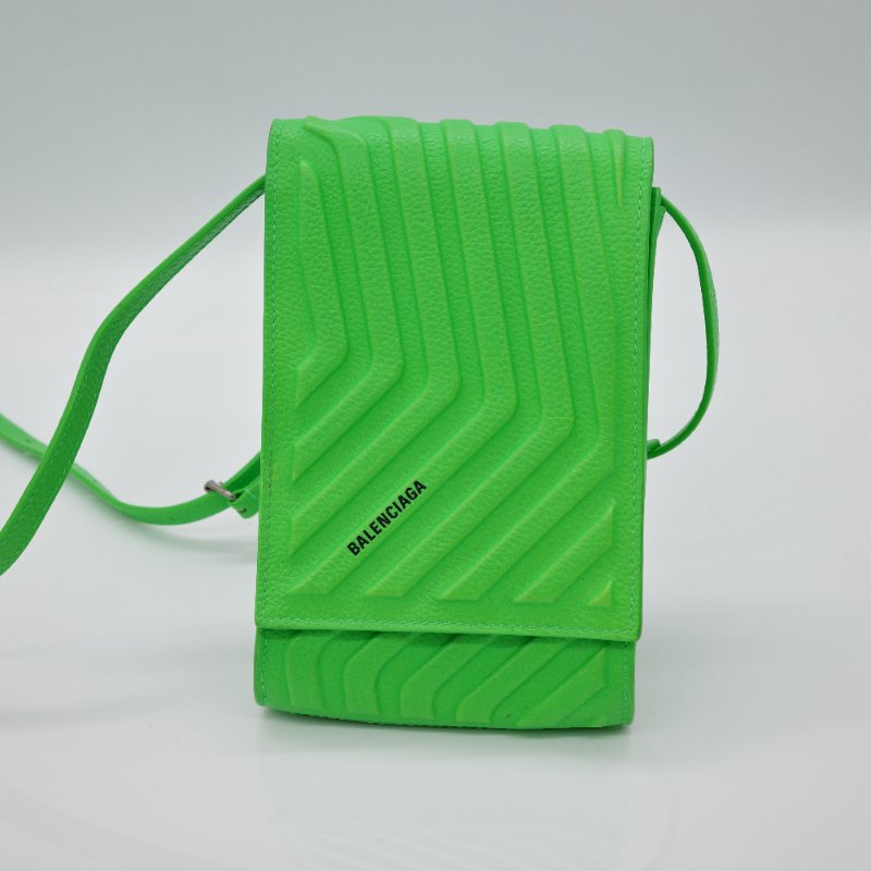 超稀有👀😍Balenciaga 巴黎世家 Leather Phone Pouch 綠色 牛皮 卡片手機包 肩背包-1