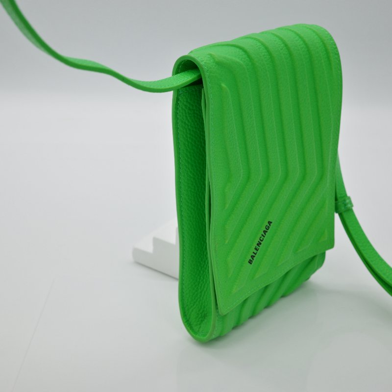 超稀有👀😍Balenciaga 巴黎世家 Leather Phone Pouch 綠色 牛皮 卡片手機包 肩背包-4