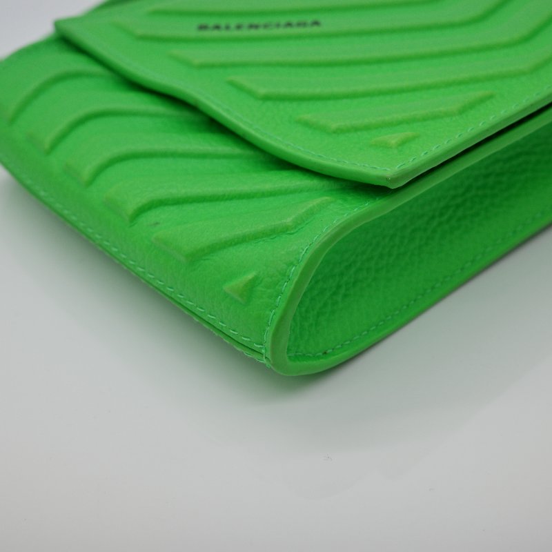 超稀有👀😍Balenciaga 巴黎世家 Leather Phone Pouch 綠色 牛皮 卡片手機包 肩背包-6