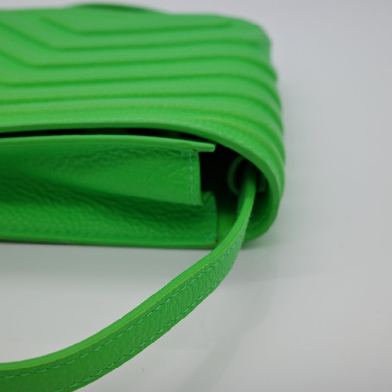 超稀有👀😍Balenciaga 巴黎世家 Leather Phone Pouch 綠色 牛皮 卡片手機包 肩背包-10