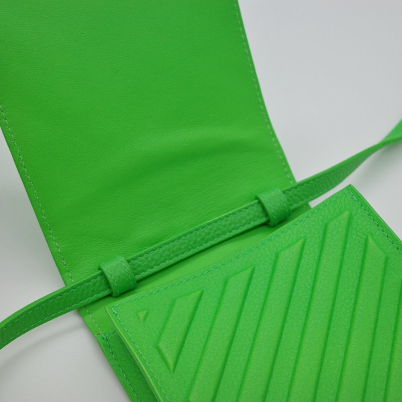 超稀有👀😍Balenciaga 巴黎世家 Leather Phone Pouch 綠色 牛皮 卡片手機包 肩背包-14