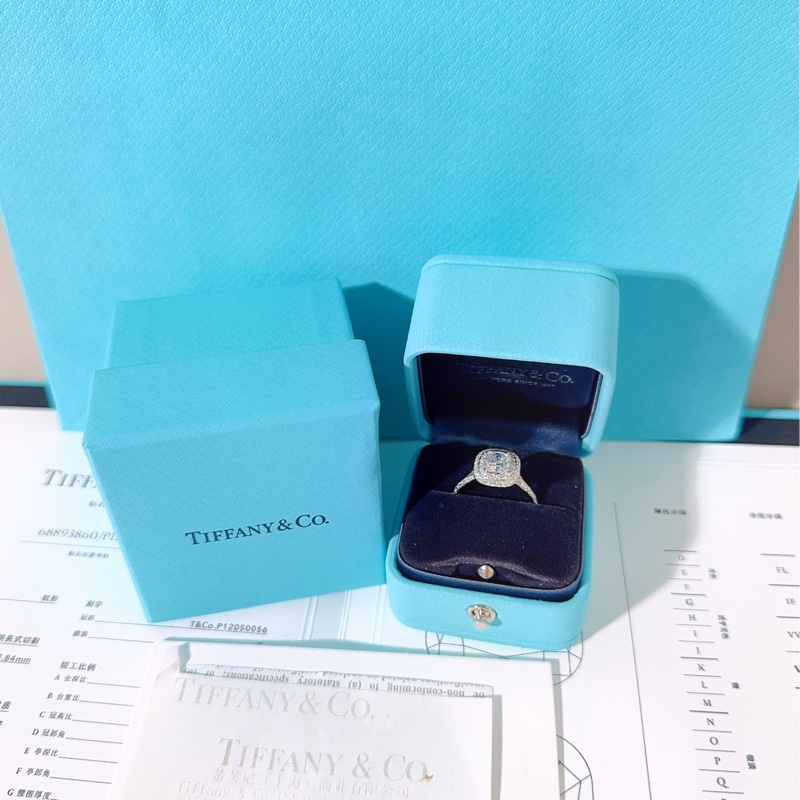 Tiffany蒂芙尼 Soleste系列 铂金镶钻枕形钻石戒指-1