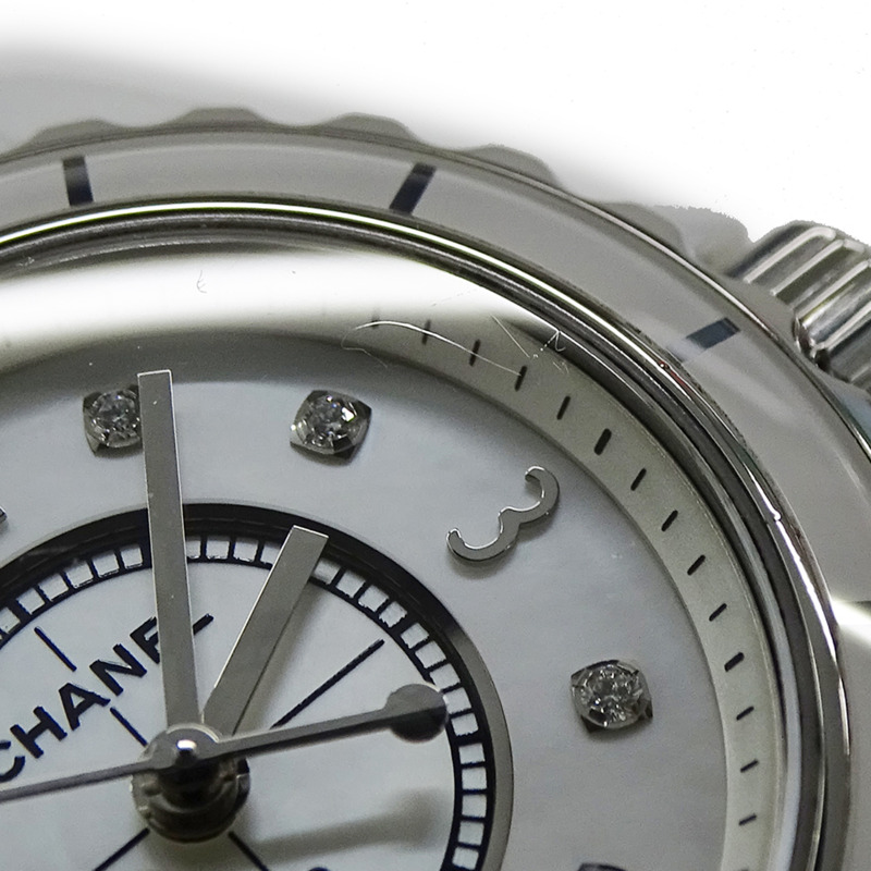 香奈兒女士 J12 8P 鑽石貝殼石英腕錶，不鏽鋼錶殼搭配白色陶瓷機芯 (H2570)，拋光款-15