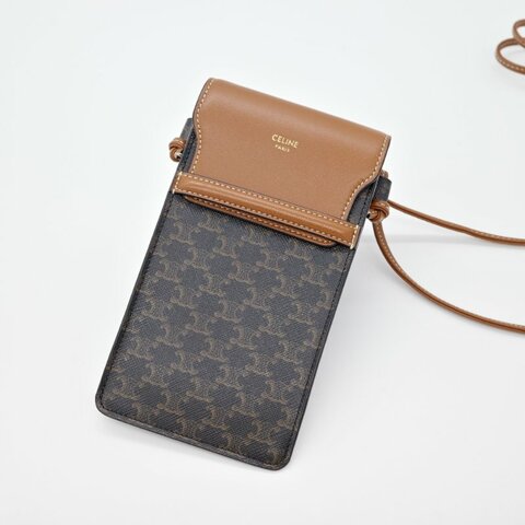 Celine 思琳 Triomphe 經典凱旋門印花 咖啡色  帆布 拼接小羊皮 斜背翻蓋 斜掛包 肩背包 小包手機包