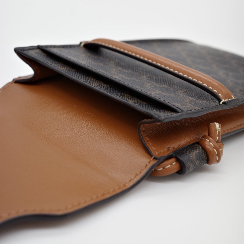 Celine 思琳 Triomphe 經典凱旋門印花 咖啡色  帆布 拼接小羊皮 斜背翻蓋 斜掛包 肩背包 小包手機包-11