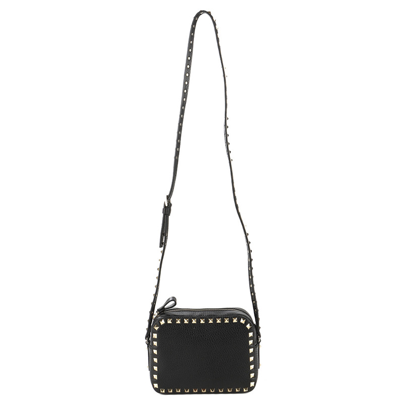 VALENTINO 24FW 鉚釘斜背包-6