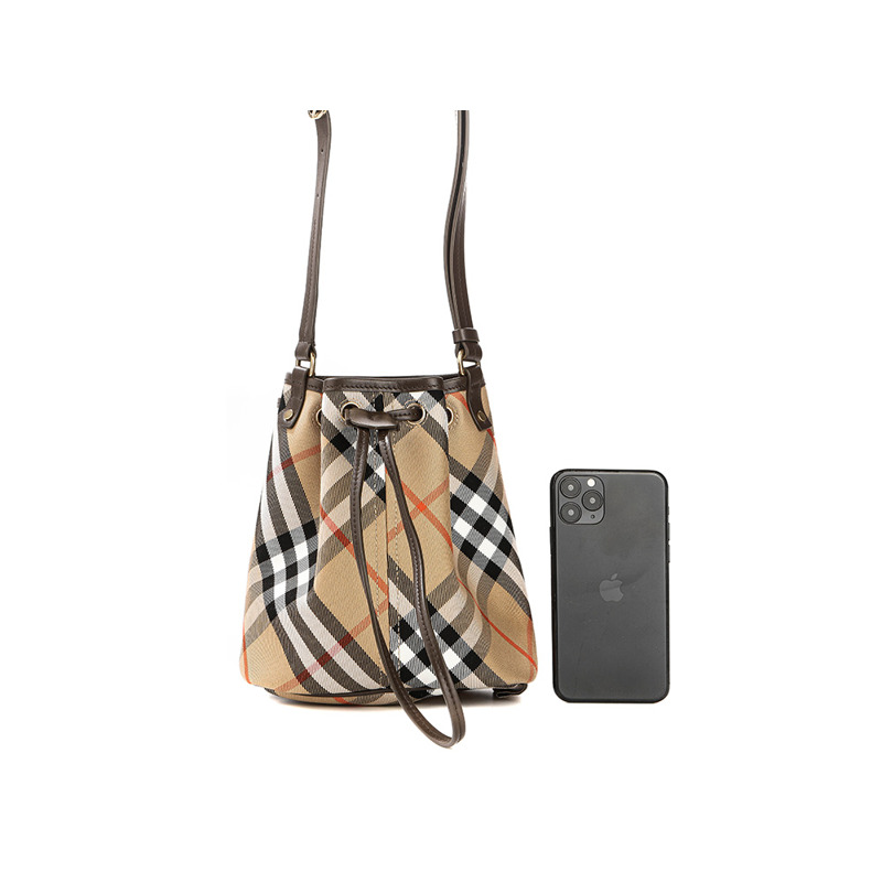 BURBERRY 24FW MN 女士抽繩水桶包-21