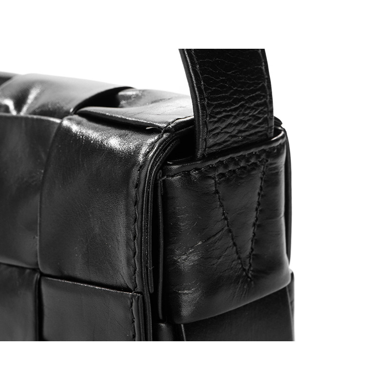 BOTTEGA VENETA 24FW 女士卡附斜背包-11