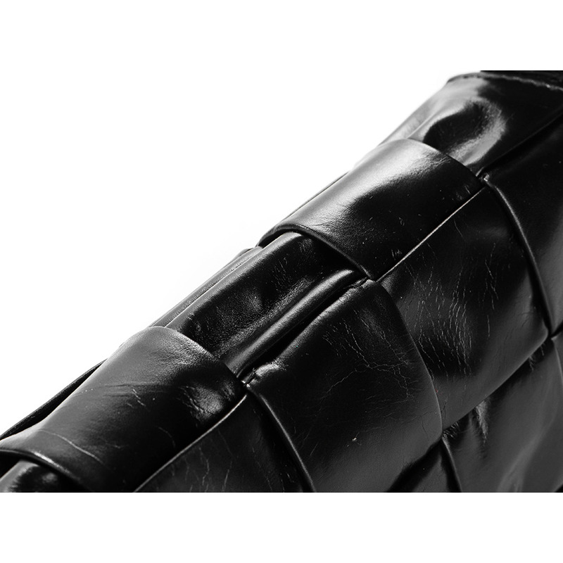 BOTTEGA VENETA 24FW 女士卡附斜背包-12