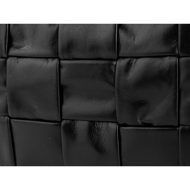 BOTTEGA VENETA 24FW 女士卡附斜背包-13