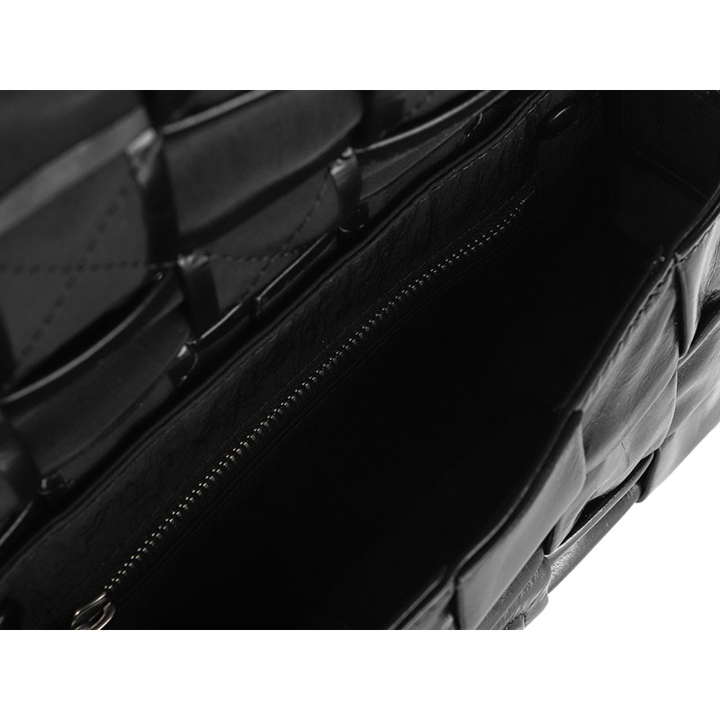 BOTTEGA VENETA 24FW 女士卡附斜背包-17