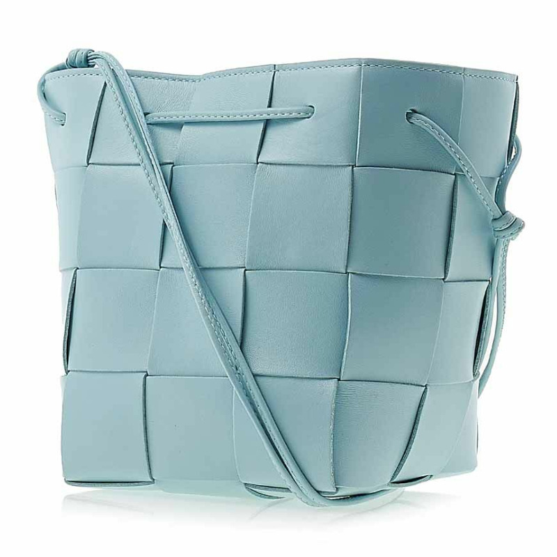 BOTTEGA VENETA 680218 VCQC4 3902 女士卡帶小水桶包-1