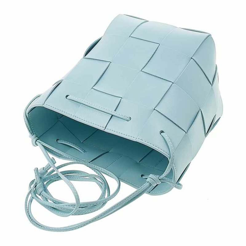 BOTTEGA VENETA 680218 VCQC4 3902 女士卡帶小水桶包-3