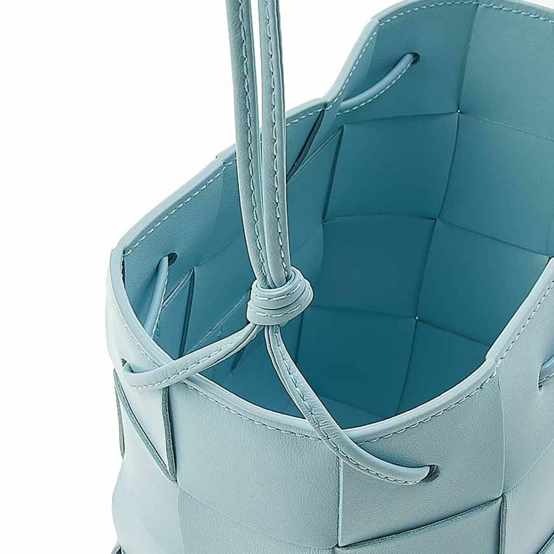 BOTTEGA VENETA 680218 VCQC4 3902 女士卡帶小水桶包-6