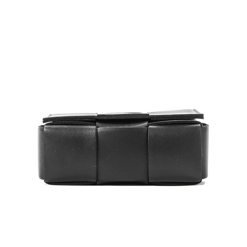 BOTTEGA VENETA 24FW 女士迷你卡帶斜背包-8