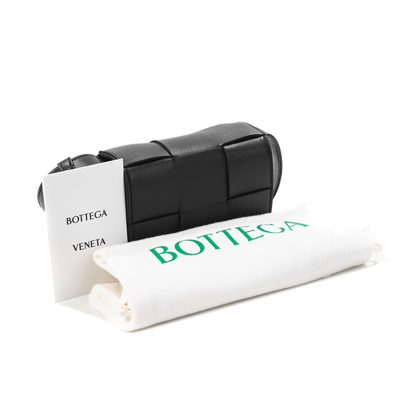 BOTTEGA VENETA 24FW 女士迷你卡帶斜背包-15