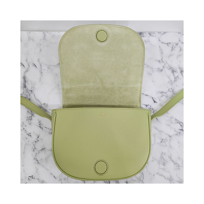 CELINE Triope cuir polko 肩包淺玉色，印記：198263DU3 15LJ-6