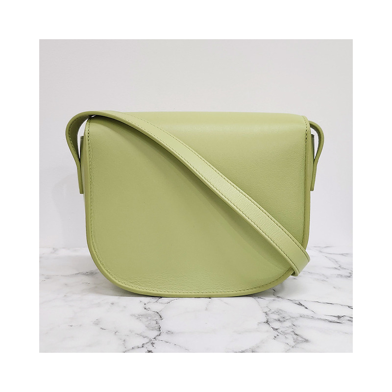 CELINE Triope cuir polko 肩包淺玉色，印記：198263DU3 15LJ-14