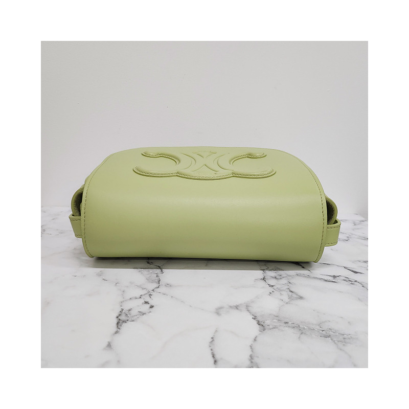 CELINE Triope cuir polko 肩包淺玉色，印記：198263DU3 15LJ-16