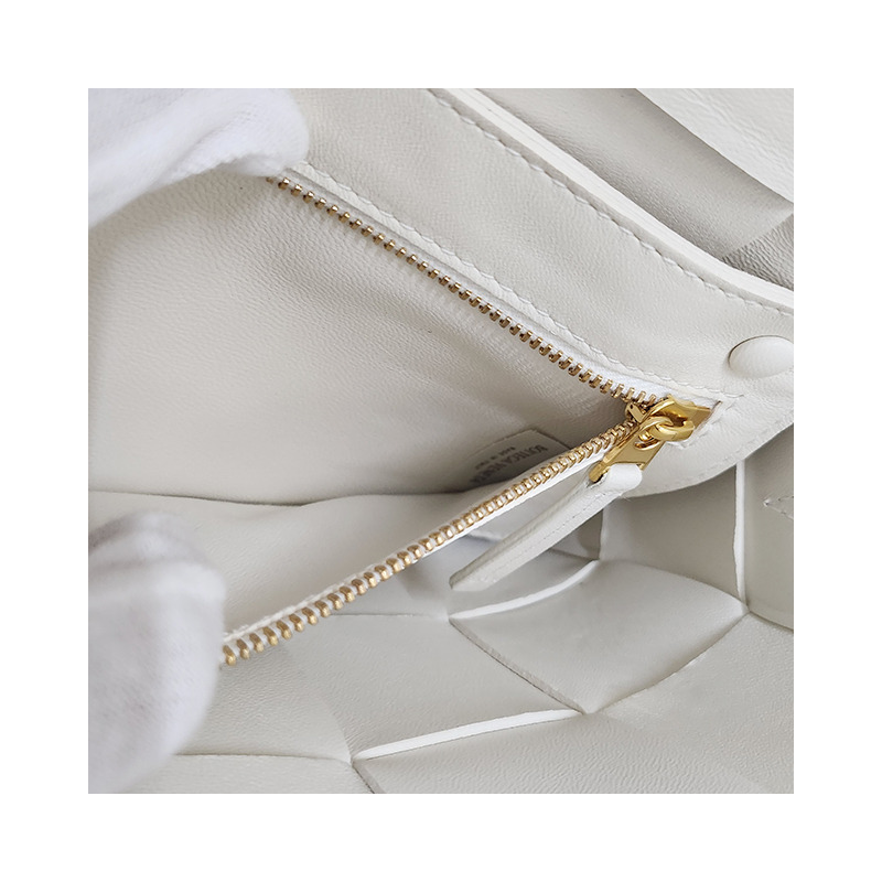 BOTTEGA VENETA Bottega Veneta Intrecciato 編織盒式包經典白色印章:578004 VMAY1 9009-23