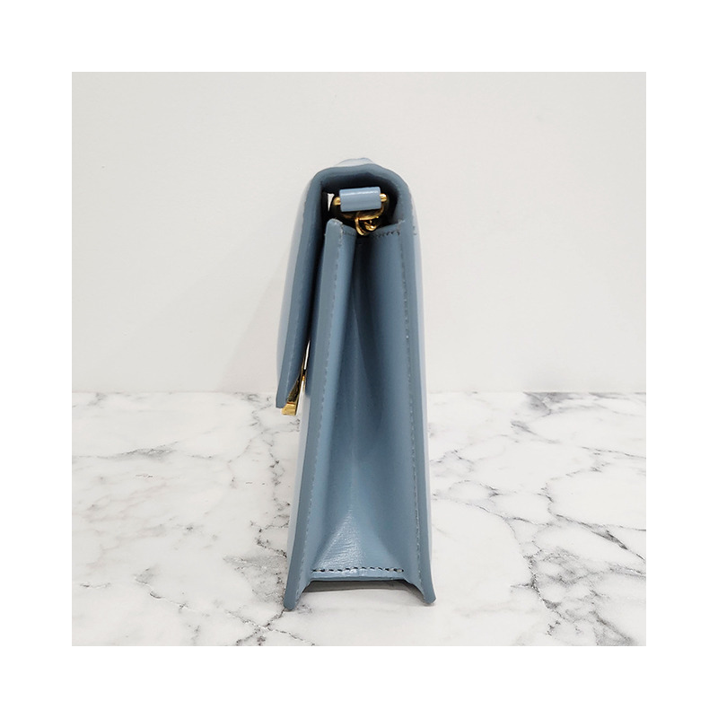 CELINE Triomphe Logo Chain Strap Clutch 藍色 (10L773ETZ 07FK)-15