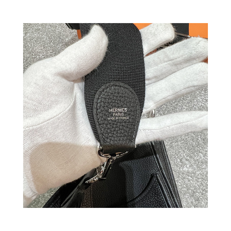 HERMES Evelyne Poche III 29 U 郵票黑色 (H056277CK89)-16