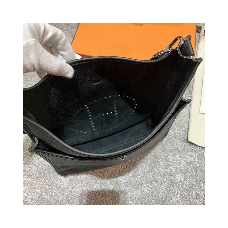 HERMES Evelyne Poche III 29 U 郵票黑色 (H056277CK89)-18