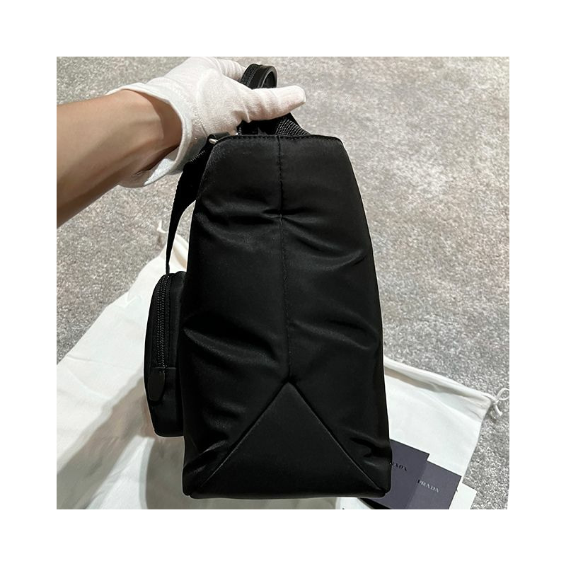 PRADA 黑色尼龍三角標誌加厚手提包 (1BG354 RV44 F0002)-4