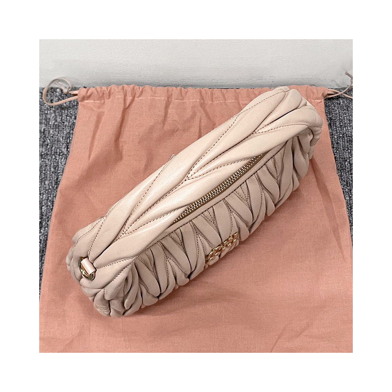 MIU MIU Wander Matelasse Nappa 皮革單肩包 粉紅色 (5BC125 N88 F0236)-15