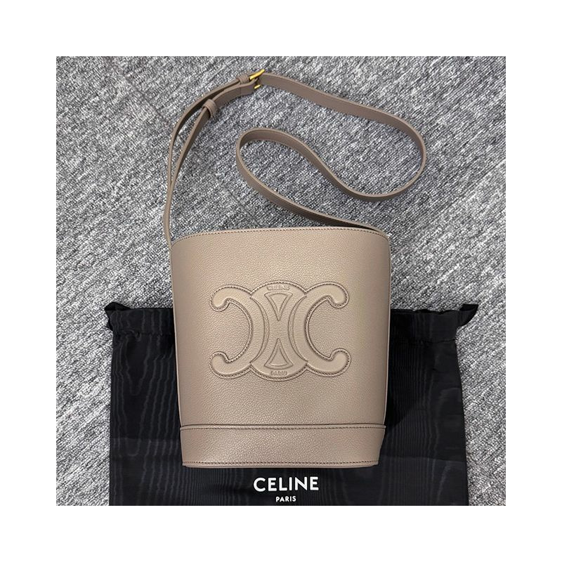 CELINE Triomphe 粒面小牛皮小水桶包 113783ENY 10BL-2