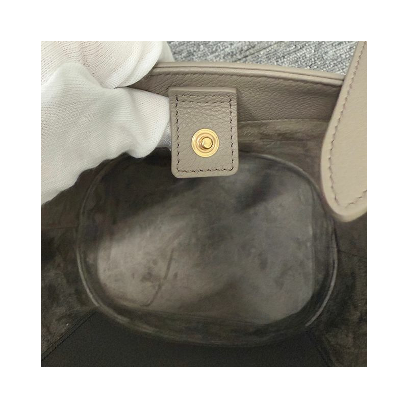 CELINE Triomphe 粒面小牛皮小水桶包 113783ENY 10BL-9