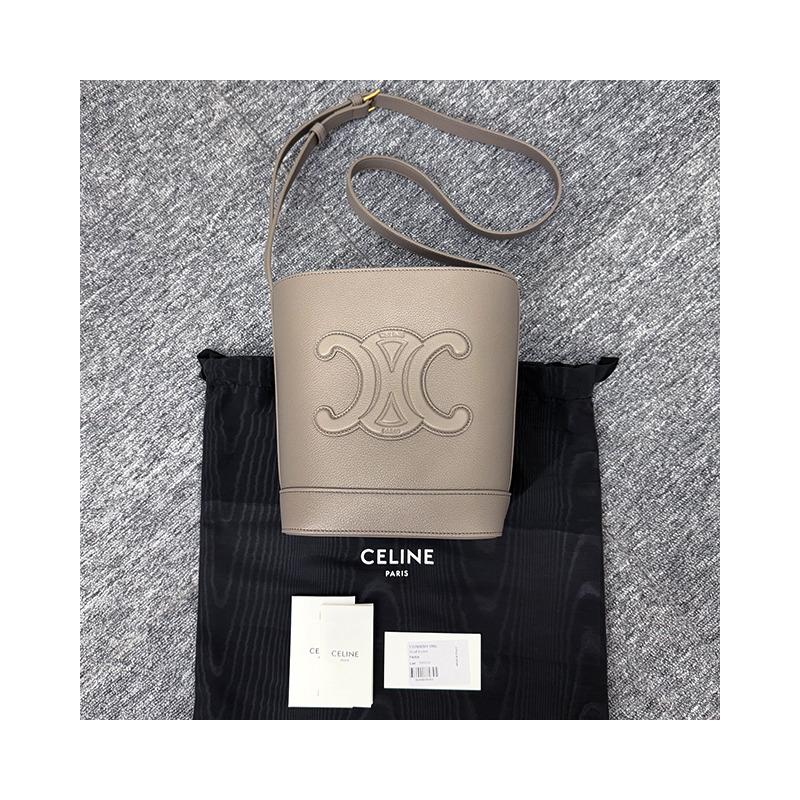 CELINE Triomphe 粒面小牛皮小水桶包 113783ENY 10BL-13