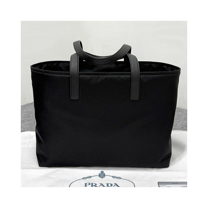 PRADA 三角形標誌尼龍手提袋 黑色 (1BG555 R064 F0002)-3