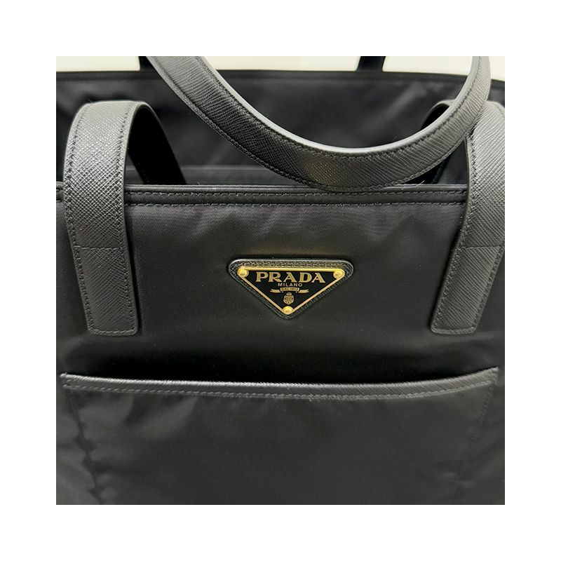 PRADA 三角形標誌尼龍手提袋 黑色 (1BG555 R064 F0002)-6