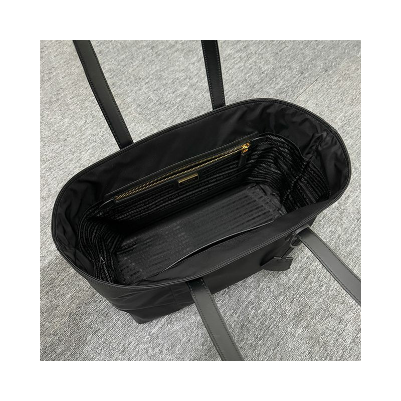 PRADA 三角形標誌尼龍手提袋 黑色 (1BG555 R064 F0002)-7
